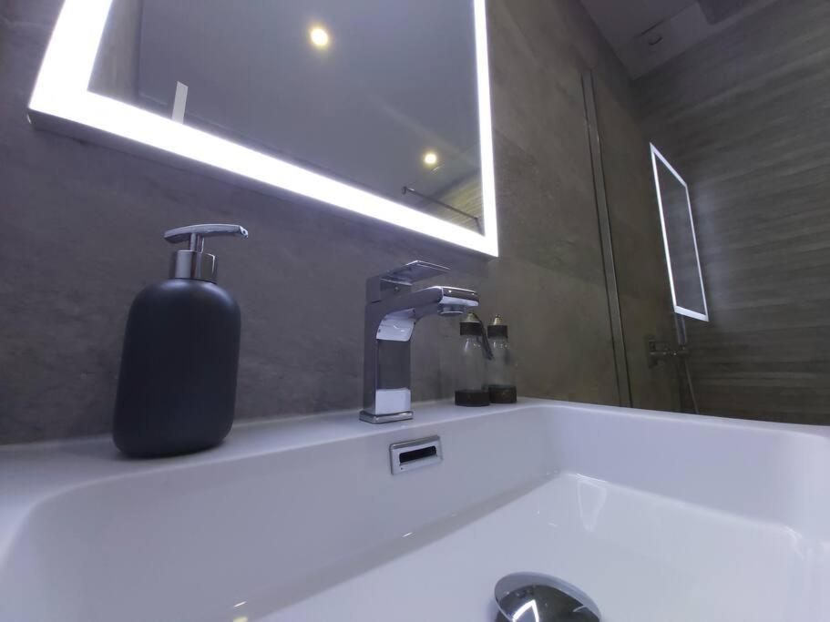 Luminoso Apartamento En El Centro, Con Mucho Arte Seville Ngoại thất bức ảnh